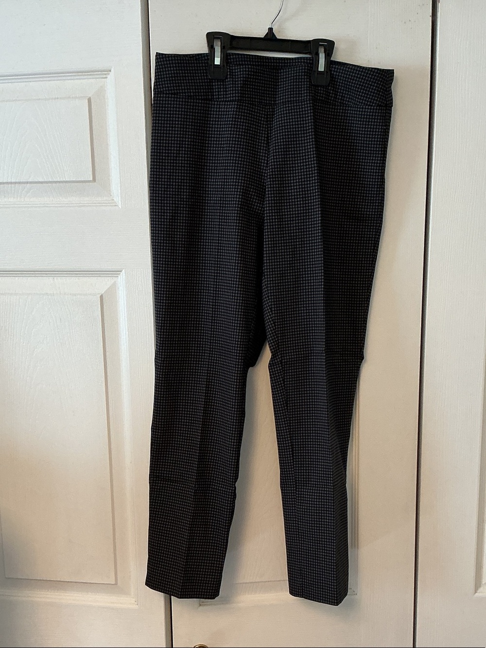 Counterparts Women's Black Houndstooth Cropped Pants